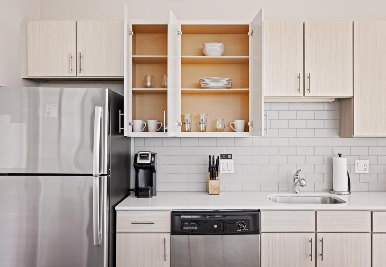 Hotel Placemakr Premier Sobro
